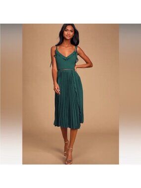 Lulu's Emerald Green Pleated Midi Dres